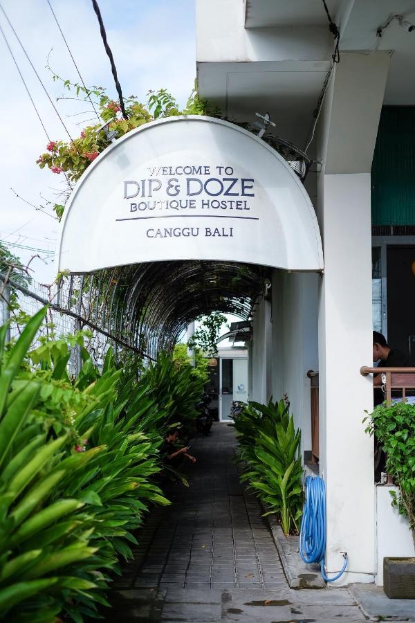 Hostel Dip & Doze Living Canggu Exteriér fotografie